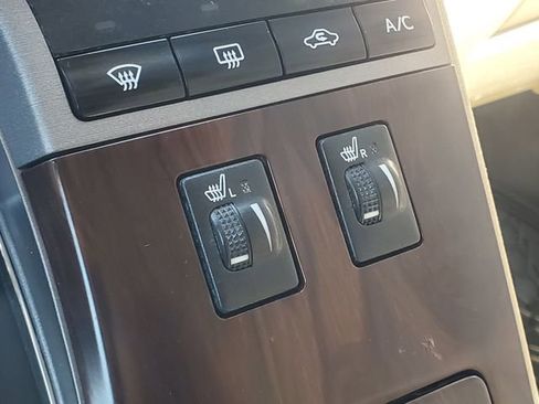 Used 2015 Toyota Venza XLE image 21