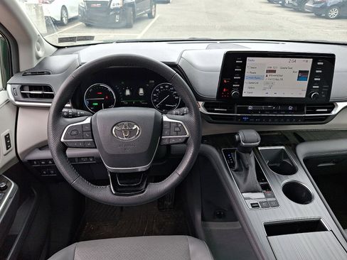 Certified 2021 Toyota Sienna Limited AWD/4WD image 14