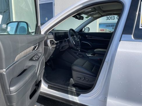 Certified 2024 Kia Telluride EX w/ EX Captain's Chair Package image 8