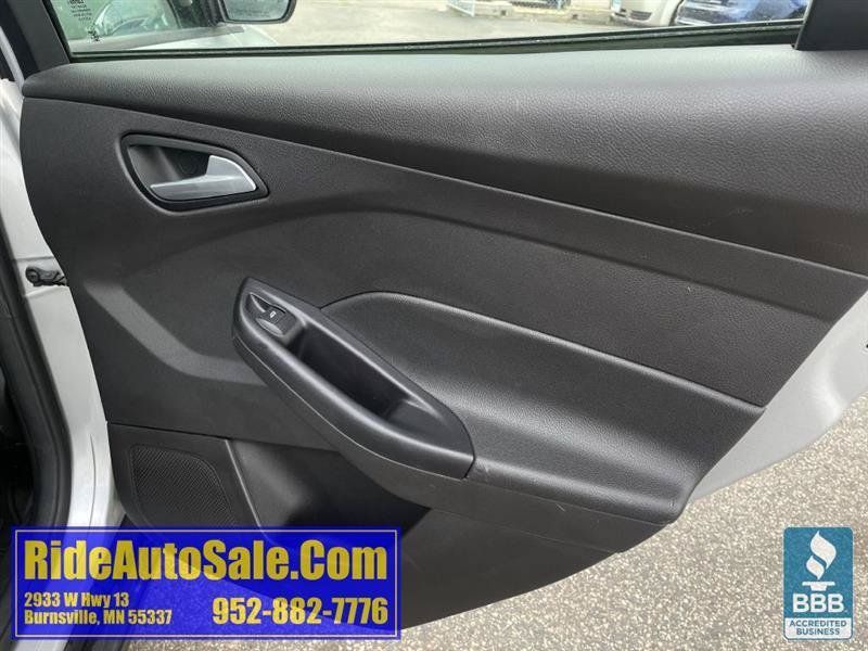 Used 2013 Ford Focus SE w/ SE Winter Pkg FWD image 15