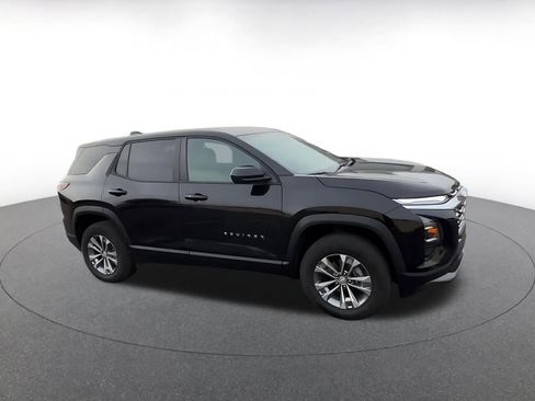 Used 2025 Chevrolet Equinox LT image 2