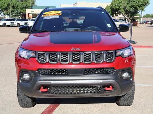 Used 2025 Jeep Compass Trailhawk AWD/4WD image 5
