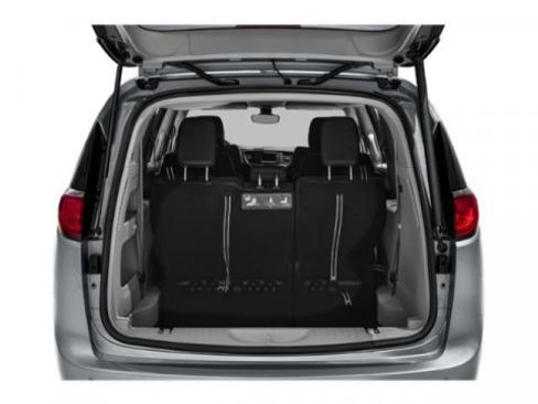 Used 2019 Chrysler Pacifica Touring-L image 15