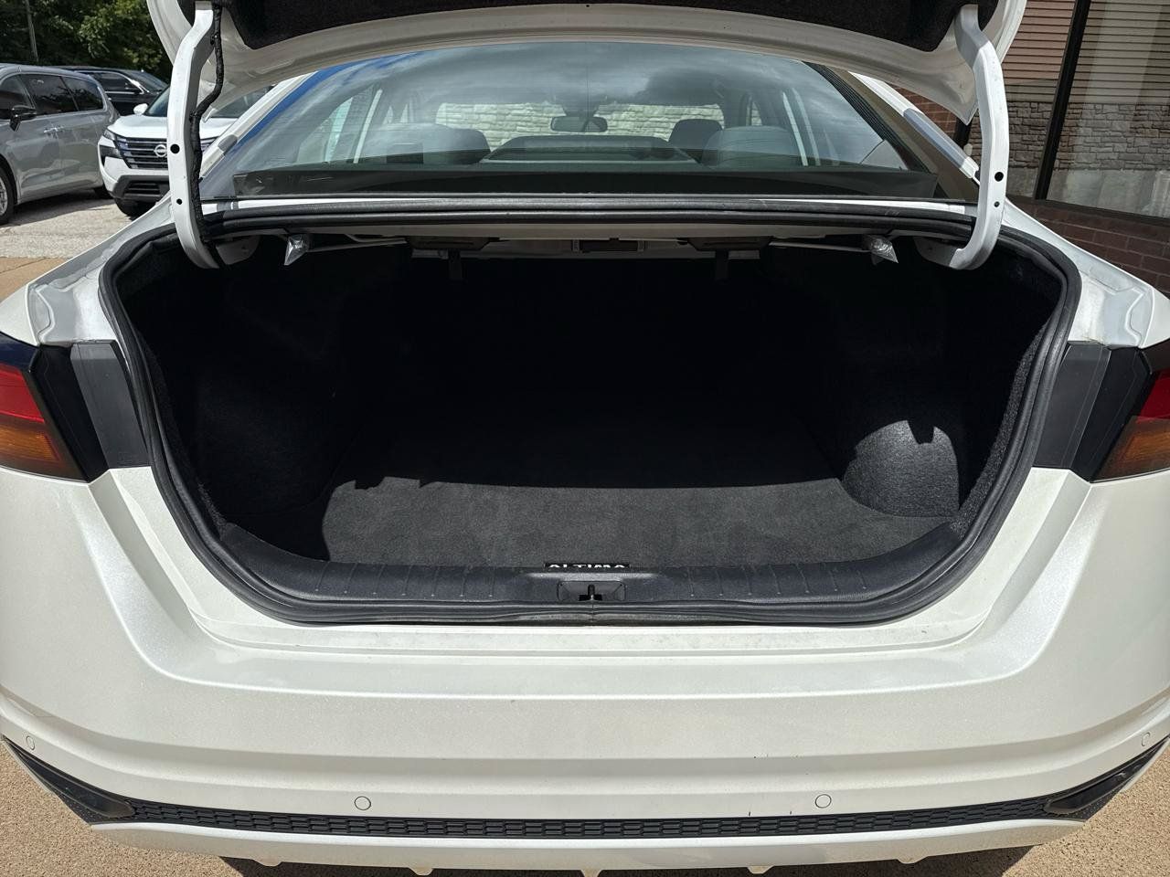 Used 2024 Nissan Altima 2.5 SV FWD image 20