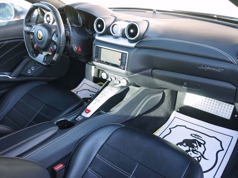 Used 2017 Ferrari California T RWD image 30