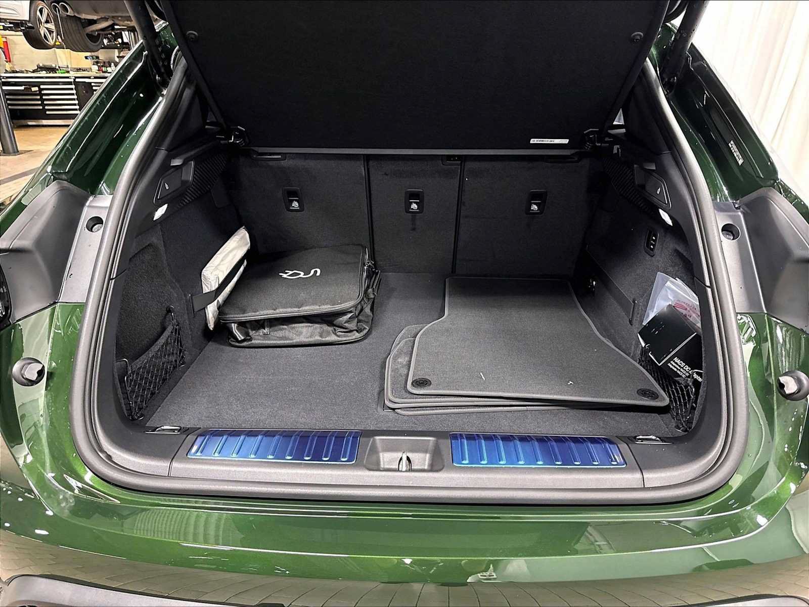 Used 2026 Porsche Macan 4 Electric AWD/4WD image 39