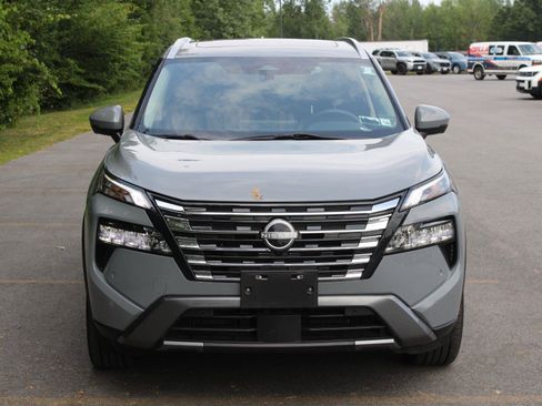Used 2024 Nissan Rogue SL w/ SL Premium Package AWD/4WD image 2