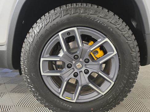 Used 2023 Rivian R1S Adventure AWD/4WD image 10