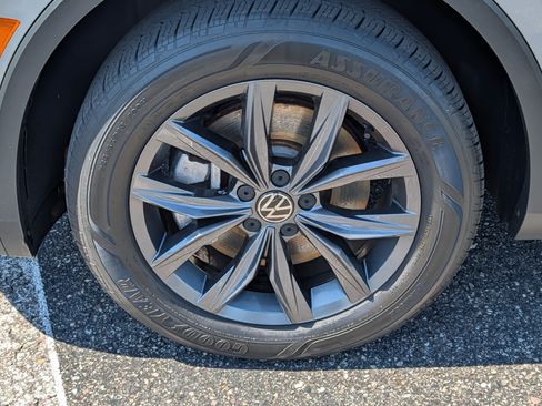 Used 2022 Volkswagen Tiguan SE AWD/4WD image 15