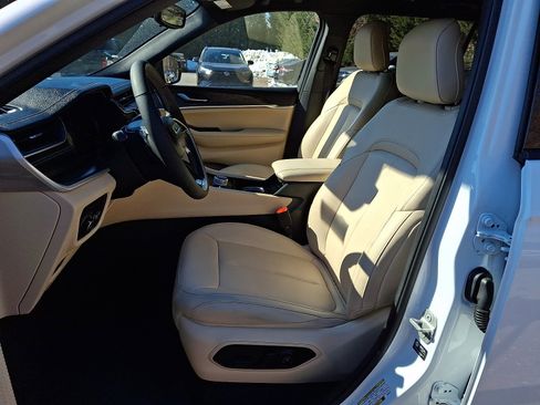 Used 2023 Jeep Grand Cherokee L Limited image 11