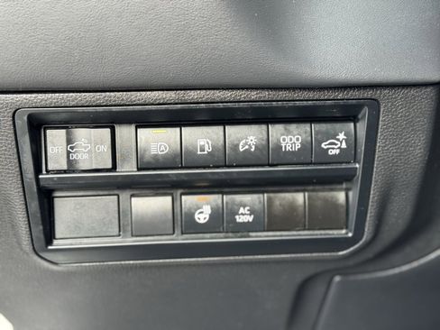 Used 2024 Toyota Tundra Platinum image 19