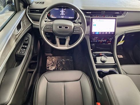 New 2025 Jeep Grand Cherokee Limited w/ Black Appearance Package image 12