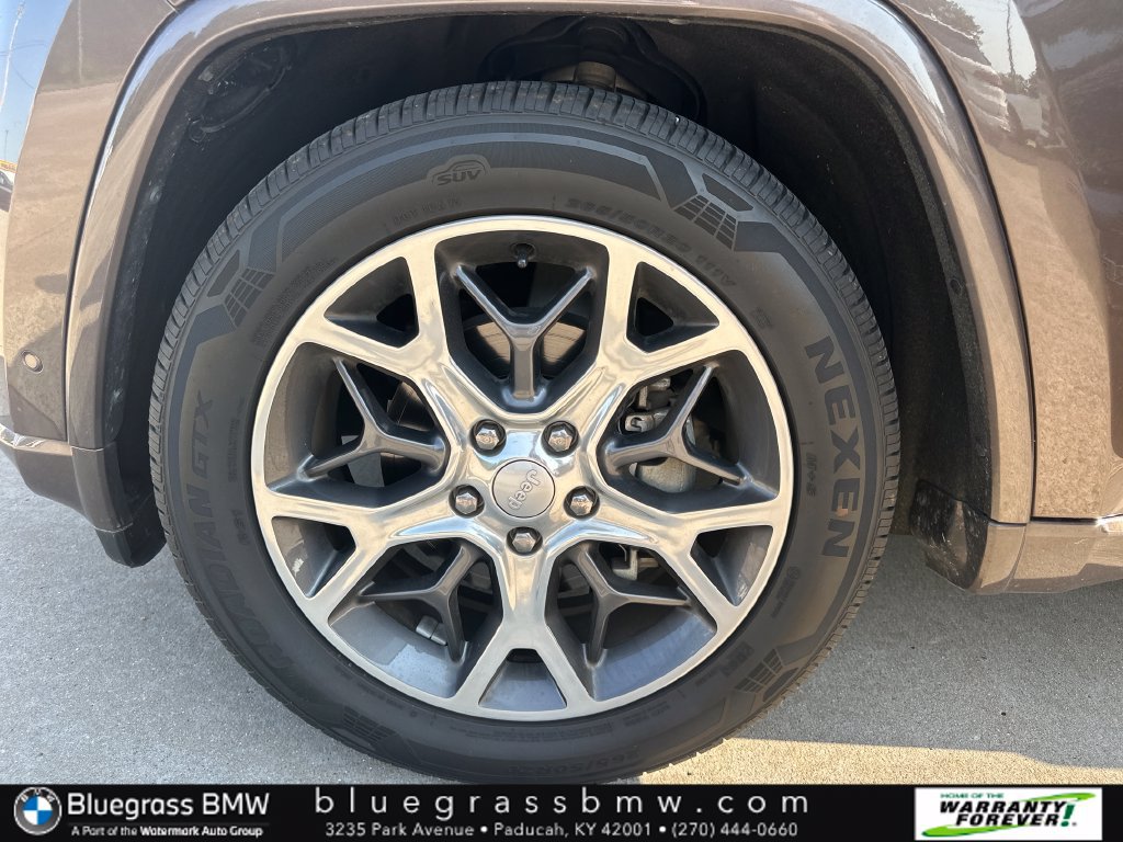 Used 2020 Jeep Grand Cherokee Overland AWD/4WD image 24