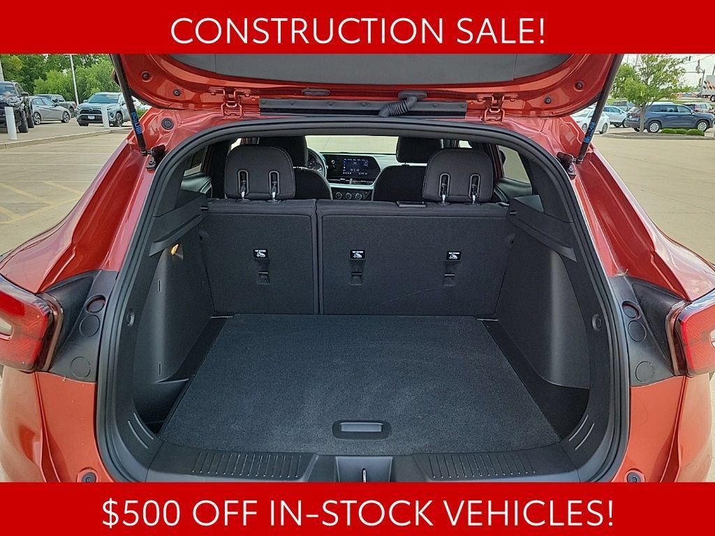 Used 2024 Chevrolet Trax RS FWD image 12