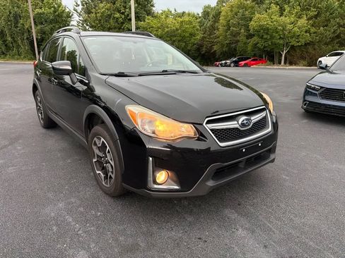 Used 2017 Subaru Crosstrek 2.0i Premium w/ Moonroof Package AWD/4WD image 3