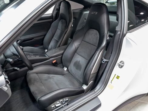 Used 2018 Porsche 911 GT3 RWD image 7