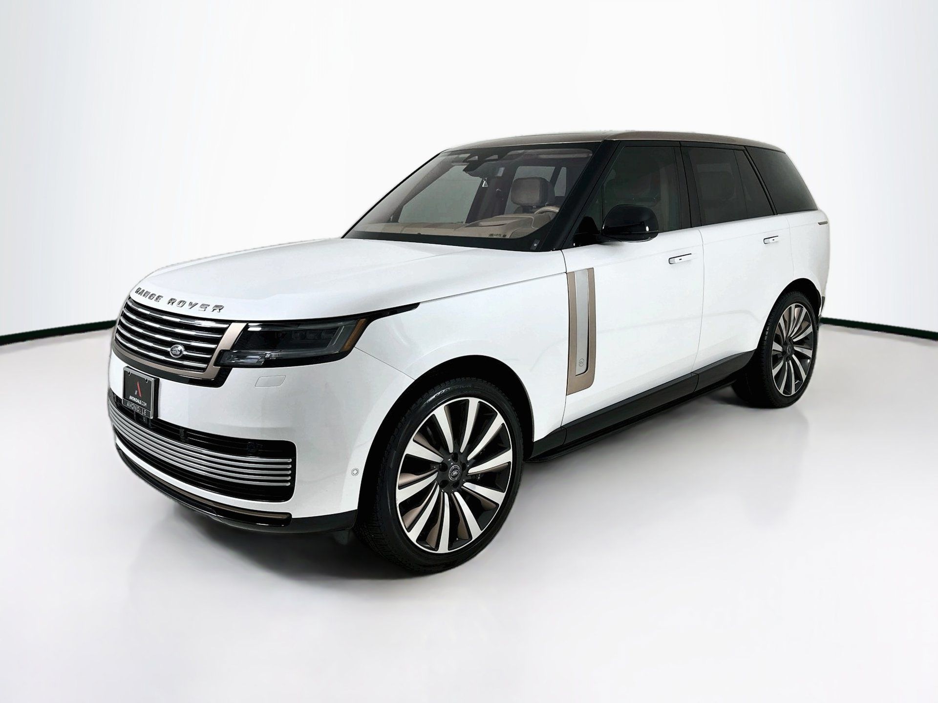 Used 2023 Land Rover Range Rover SV AWD/4WD image 3