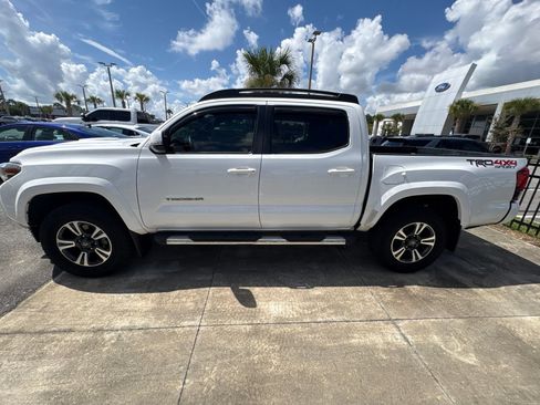 Used 2019 Toyota Tacoma TRD Sport AWD/4WD image 16