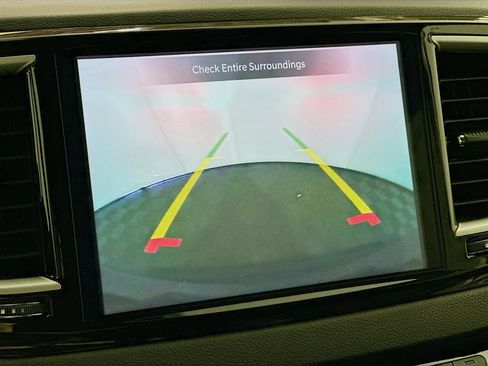 Used 2024 Chrysler Pacifica Touring-L image 22