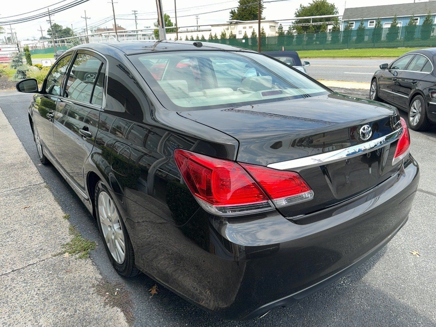 Used 2011 Toyota Avalon FWD image 4