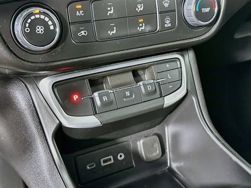Used 2024 GMC Terrain SLE FWD image 21