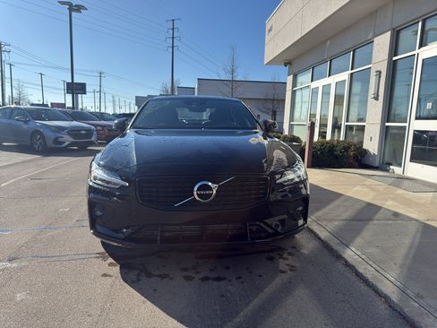 Used 2021 Volvo S60 T5 R-Design image 7