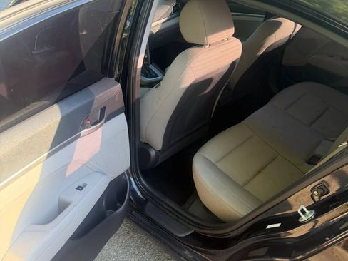 Used 2017 Hyundai Elantra SE FWD image 13