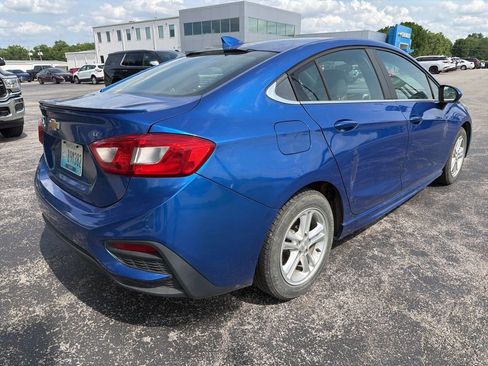 Used 2018 Chevrolet Cruze LT w/ RS Package FWD image 3