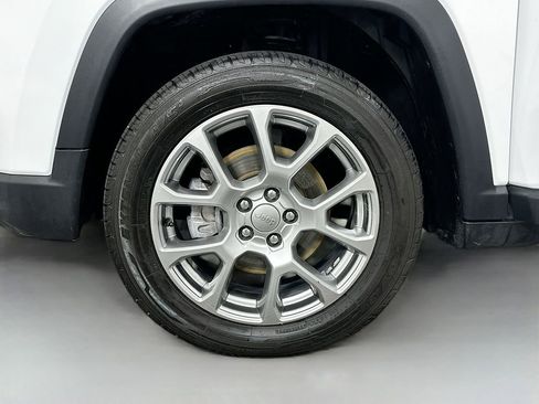 Used 2022 Jeep Compass Latitude image 30