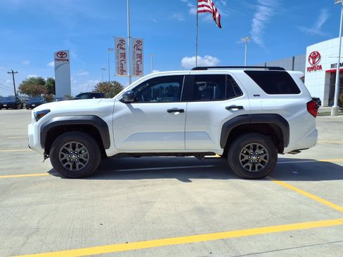 Certified 2026 Toyota 4Runner SR5 AWD/4WD image 8