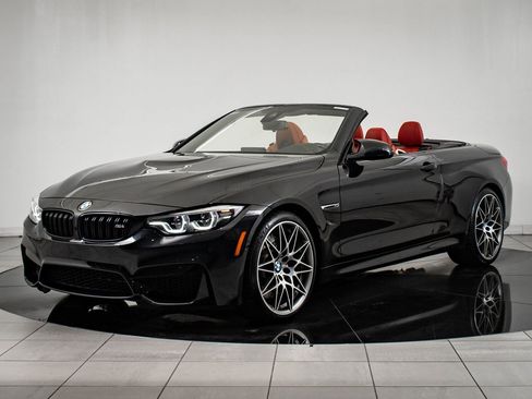 Used 2018 BMW M4 Convertible image 2