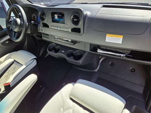 Used 2019 Mercedes-Benz Sprinter 170 image 25