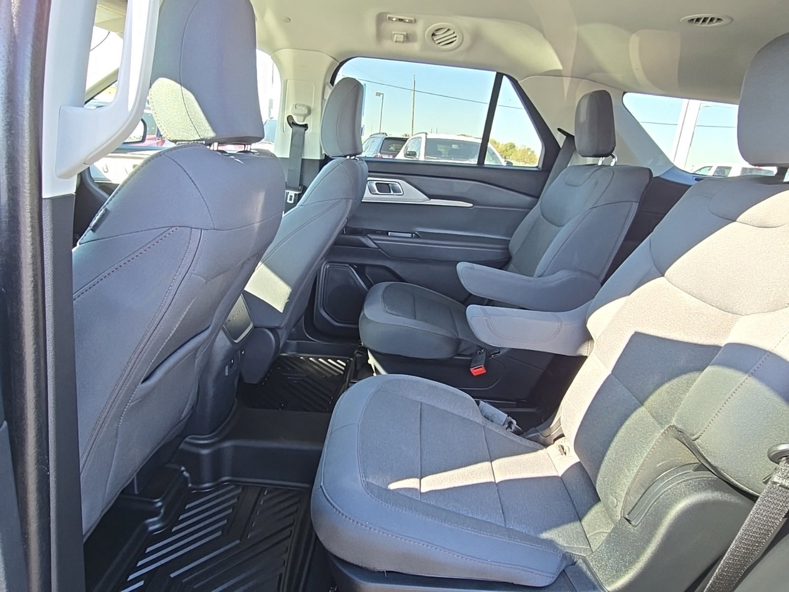 Used 2025 Ford Explorer Active RWD image 36