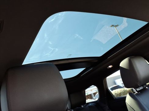 Used 2024 Land Rover Range Rover Evoque Dynamic SE image 10