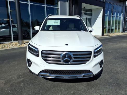 New 2025 Mercedes-Benz GLB 250 4MATIC image 9