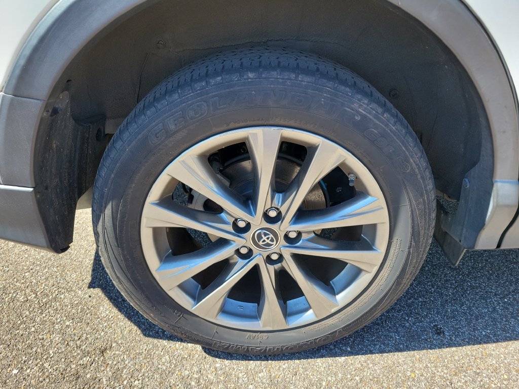 Used 2018 Toyota RAV4 Limited FWD image 11