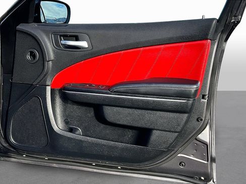 Used 2015 Dodge Charger SE w/ Popular Equipment Group image 17