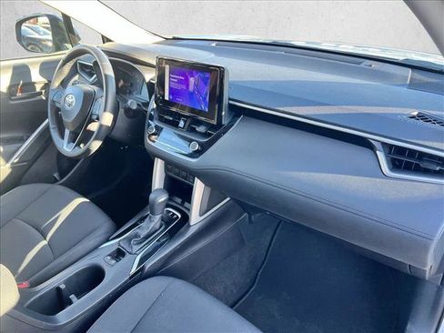 Used 2025 Toyota Corolla Cross LE image 23