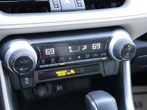 Used 2019 Toyota RAV4 XLE Premium FWD image 22