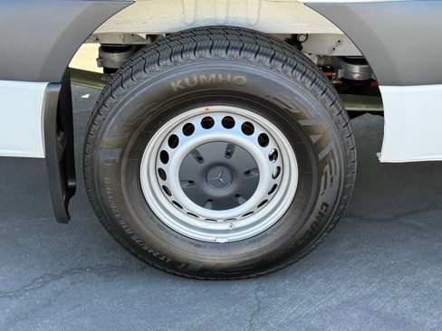 New 2025 Mercedes-Benz eSprinter 170 Cargo image 14