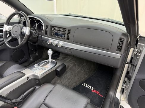 Used 2004 Chevrolet SSR w/ Preferred Equipment Group image 20