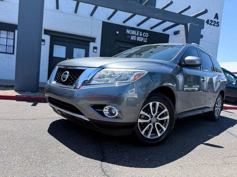 Used 2016 Nissan Pathfinder SV FWD image 3