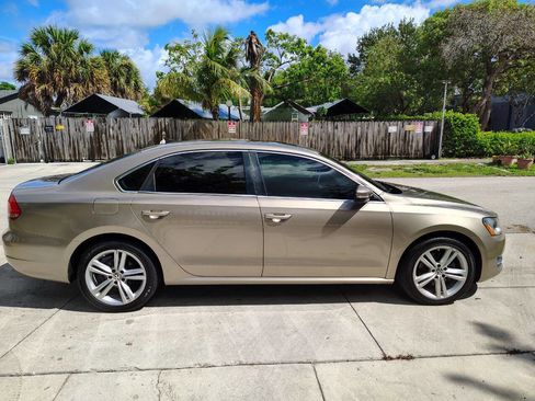 Used 2015 Volkswagen Passat TDI SE image 10