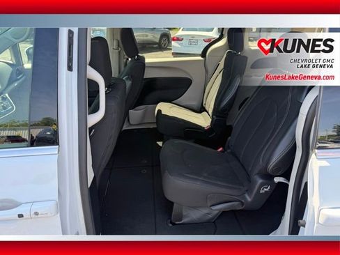 Used 2023 Chrysler Voyager LX FWD image 14