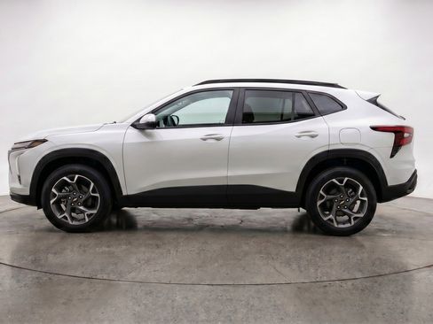 Used 2025 Chevrolet Trax LT FWD image 5