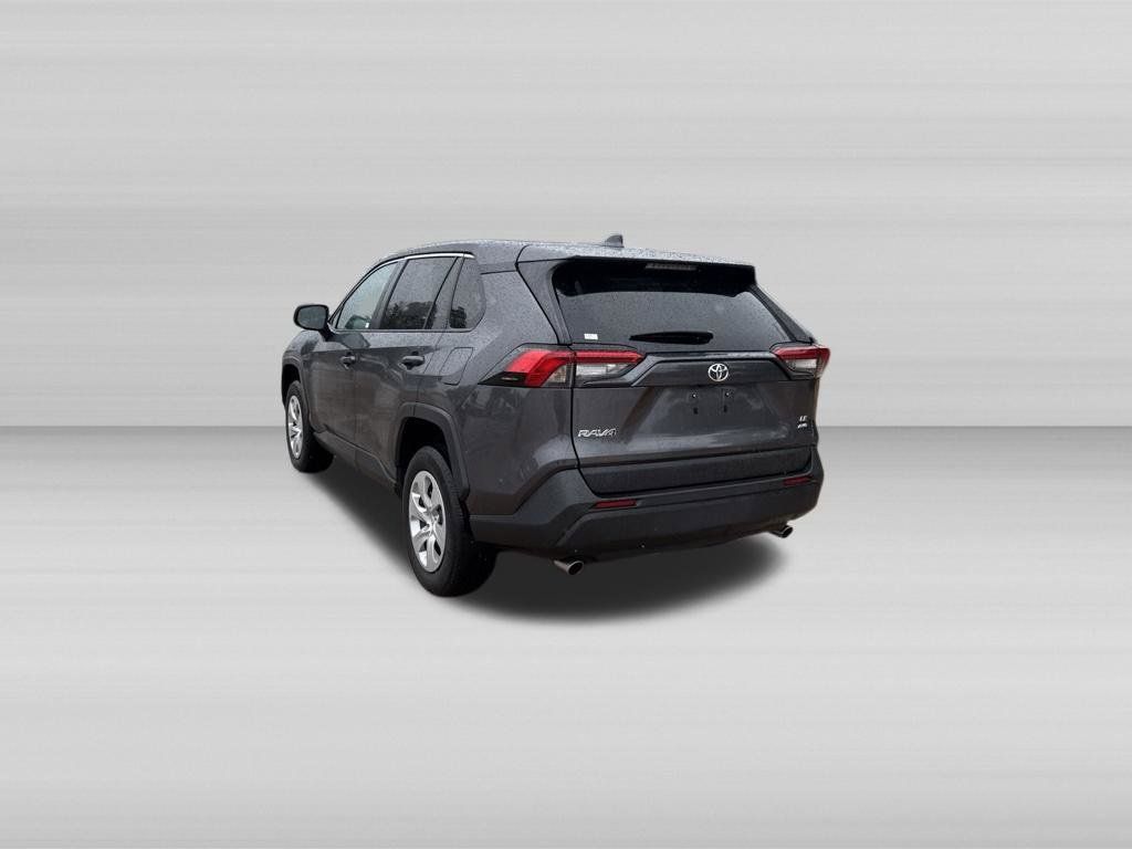 Used 2022 Toyota RAV4 LE AWD/4WD image 6