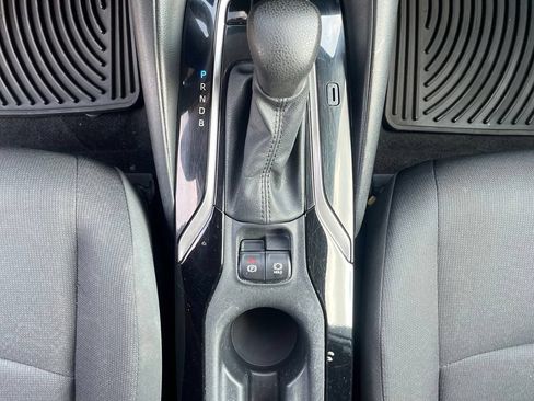 Used 2022 Toyota Corolla LE FWD image 25