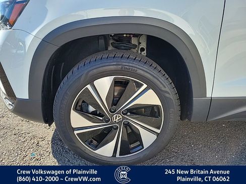 Certified 2023 Volkswagen Taos SE image 9