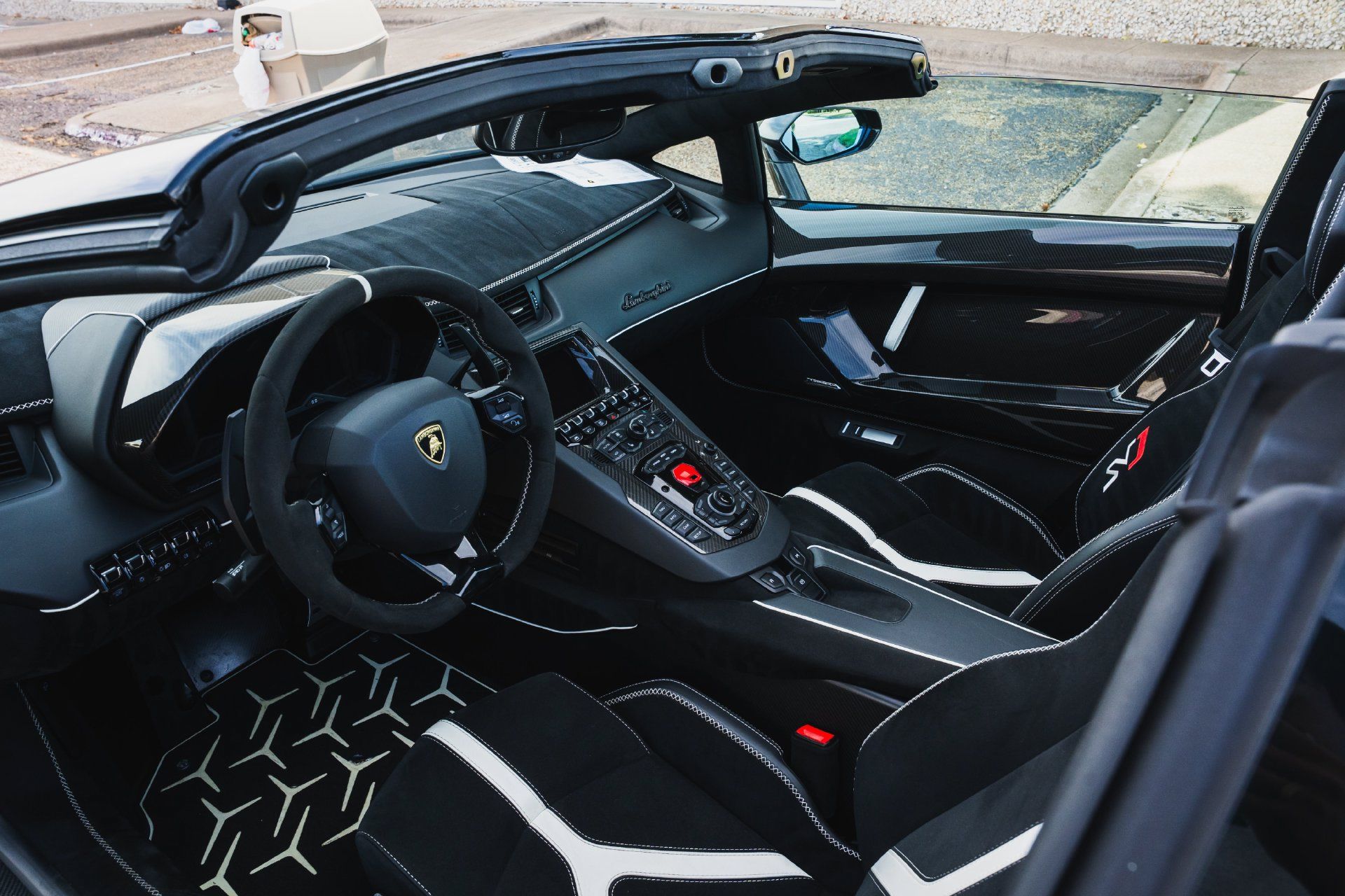Used 2021 Lamborghini Aventador SVJ AWD/4WD image 3