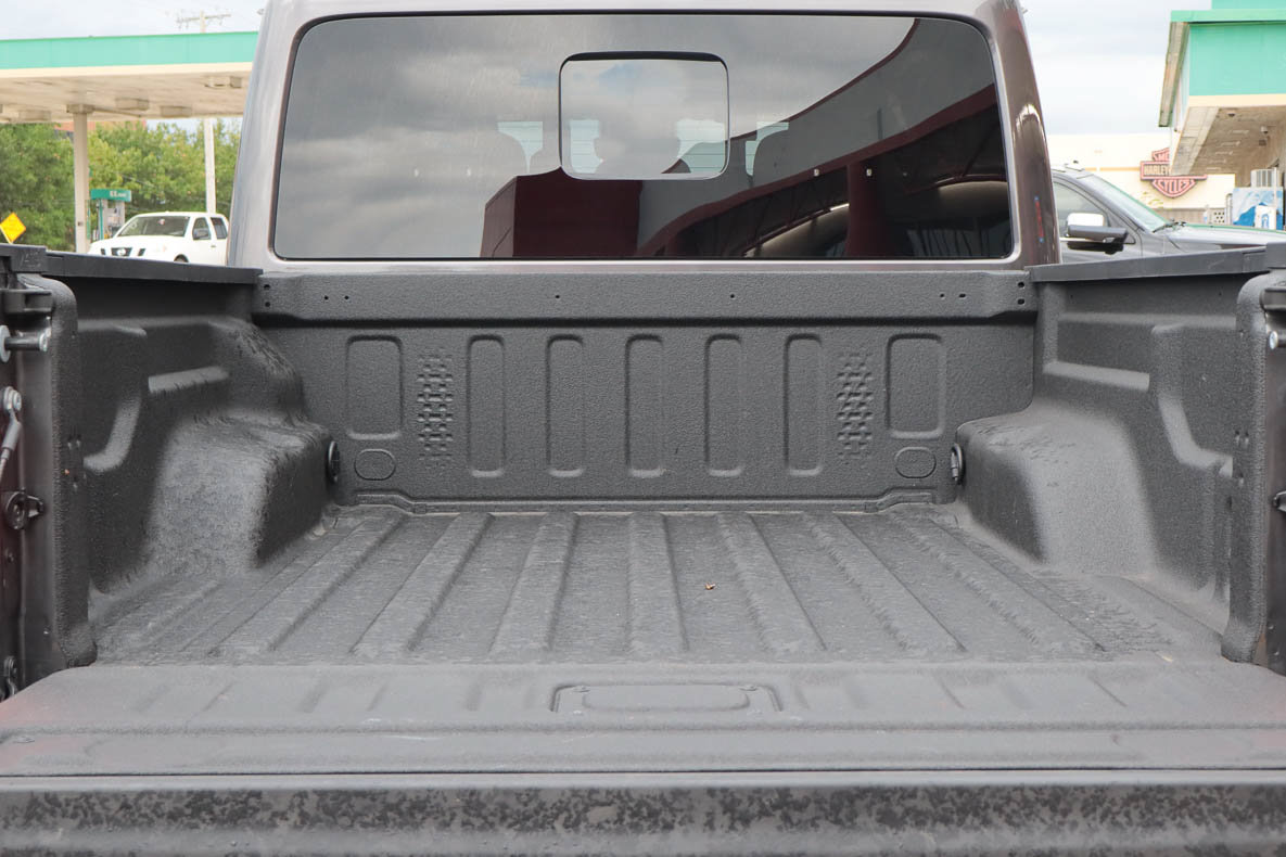 Used 2025 Jeep Gladiator Mojave w/ Convenience Group AWD/4WD image 15